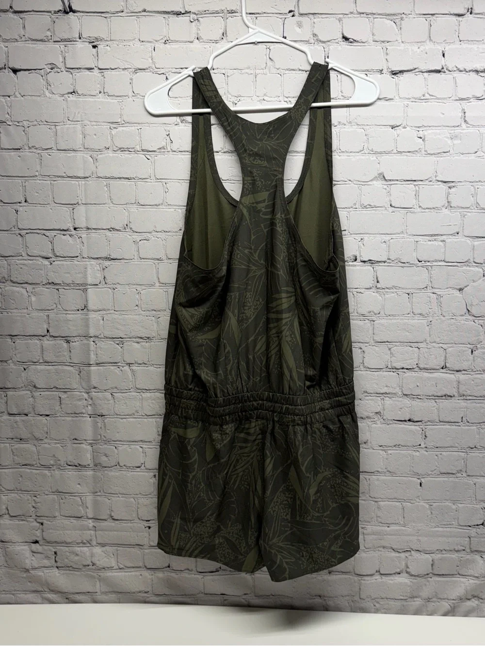 Vuori clementine romper Green Leaf Print Tank Romper with Drawstring Sz L - Picture 3 of 8